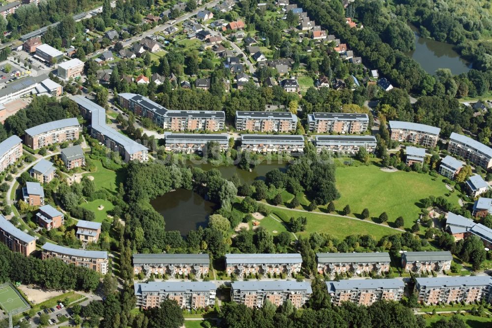 Hamburg von oben - Blick auf die Trabrennbahn Farmsen der Wohnpark im Grünen in Hamburg