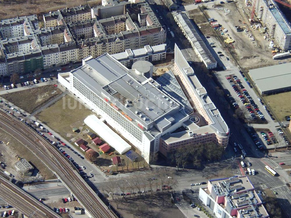 Luftaufnahme Berlin - TREPTOW - Blick auf den Treptower Park in Ost-West-Richtung. 13.03.03