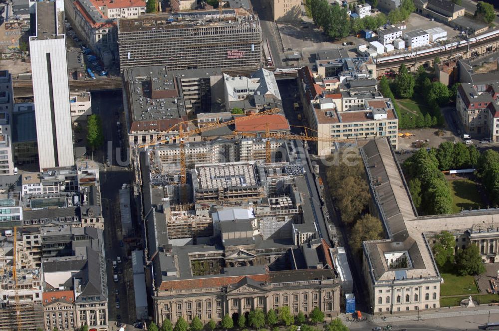 Berlin aus der Vogelperspektive: Blick auf die im Umbau befindliche Staatsbibliothek zu Berlin