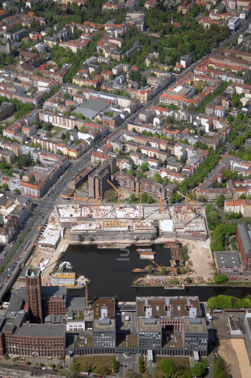 Luftaufnahme Berlin - Blick auf den im Umbau befindlichen Tempelhofer Hafen