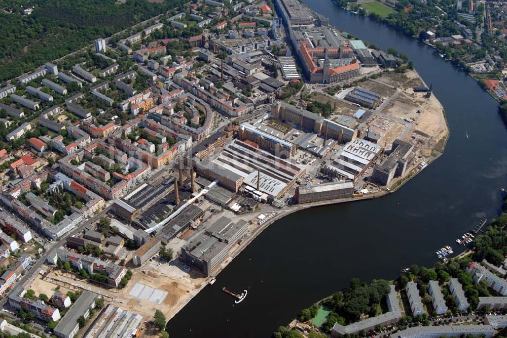 Luftbild Berlin - Blick auf das im Umbruch befindliche ehemalige Industriegebiet Oberschöneweide