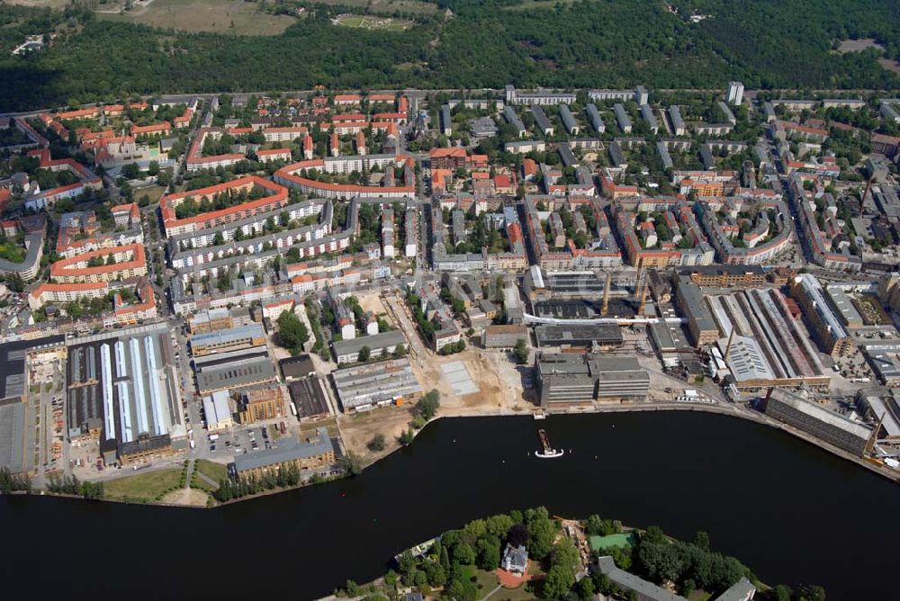 Berlin von oben - Blick auf das im Umbruch befindliche ehemalige Industriegebiet Oberschöneweide