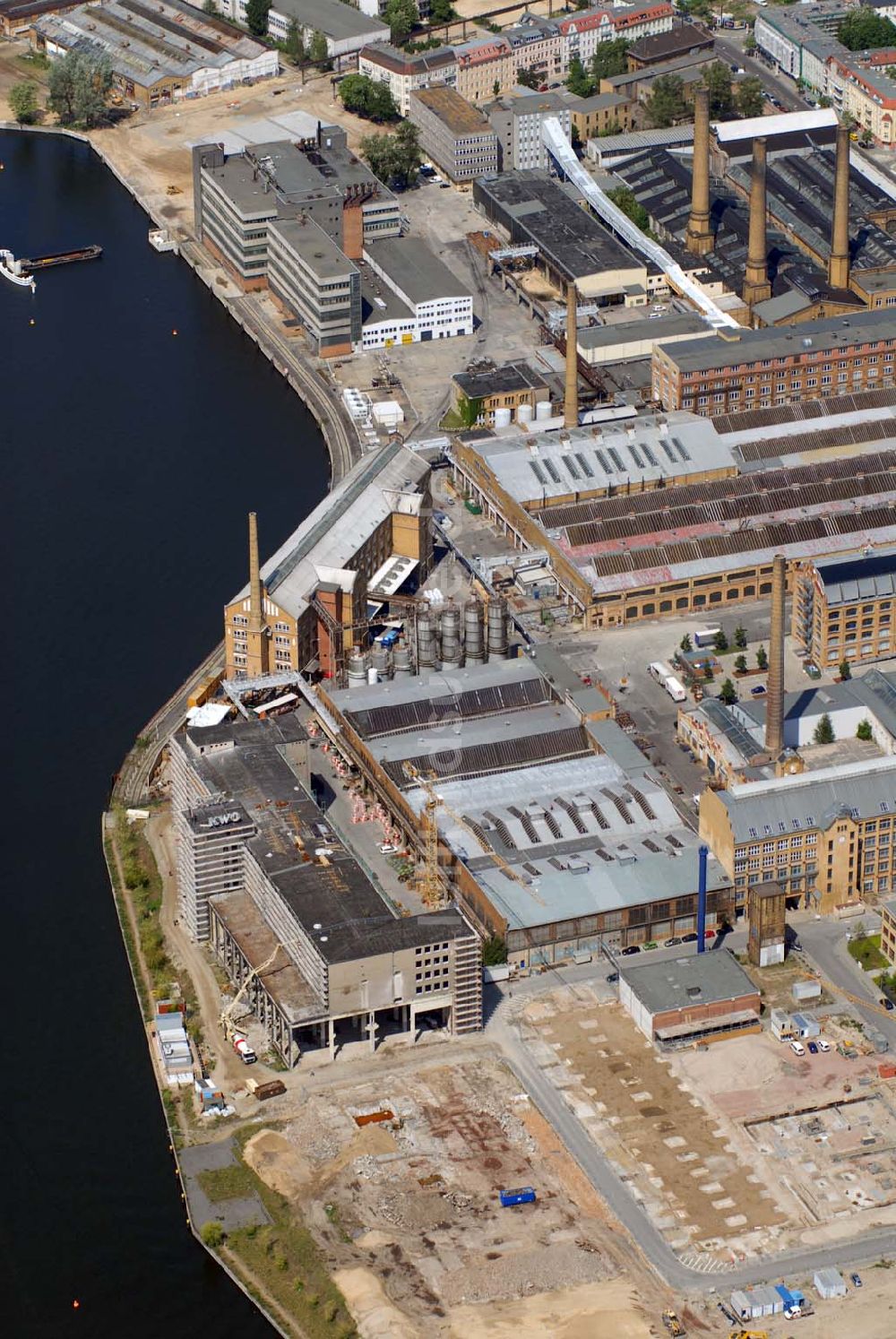 Berlin von oben - Blick auf das im Umbruch befindliche ehemalige Industriegebiet Oberschöneweide