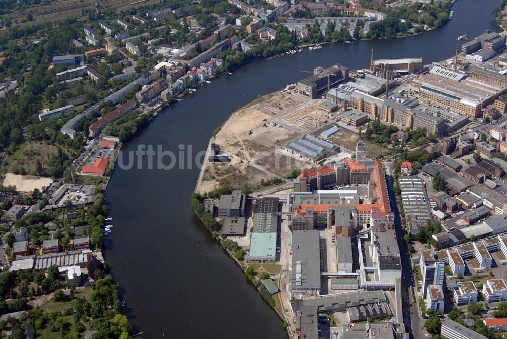 Luftbild Berlin - Blick auf das im Umbruch befindliche ehemalige Industriegebiet Oberschöneweide