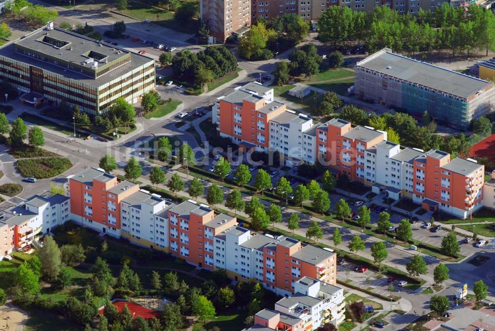 Luftaufnahme Berlin-Marzahn - Blick die umgebaute Wohnsiedlung Havemannstraße - Rosenbecker Straße / Eichhorster Straße in Berlin-Marzahn / Ahrensfelde.