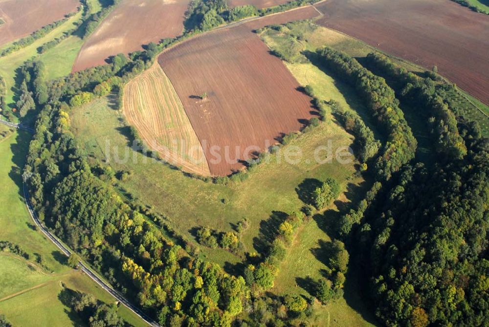 Kella aus der Vogelperspektive: Blick auf unbewohnte Landschaft in Kella