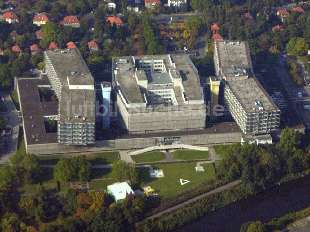 Luftaufnahme Berlin-Steglitz - Blick auf das Universitätsklinikum Benjamin Franklin in Berlin-Steglitz