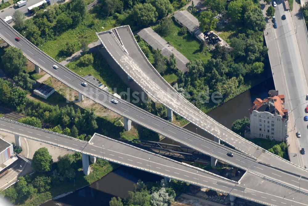 Berlin von oben - Blick auf die unvollendete A100 an der Rattenburg (Gottlieb-Dunkel-Str. 19) in Berlin-Tempelhof