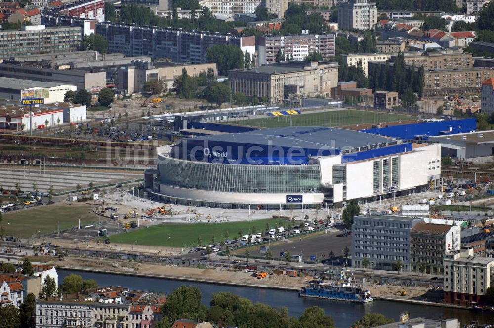 Berlin von oben - Blick auf die o2 - Veranstaltungsarena in Berlin - Friedrichshain