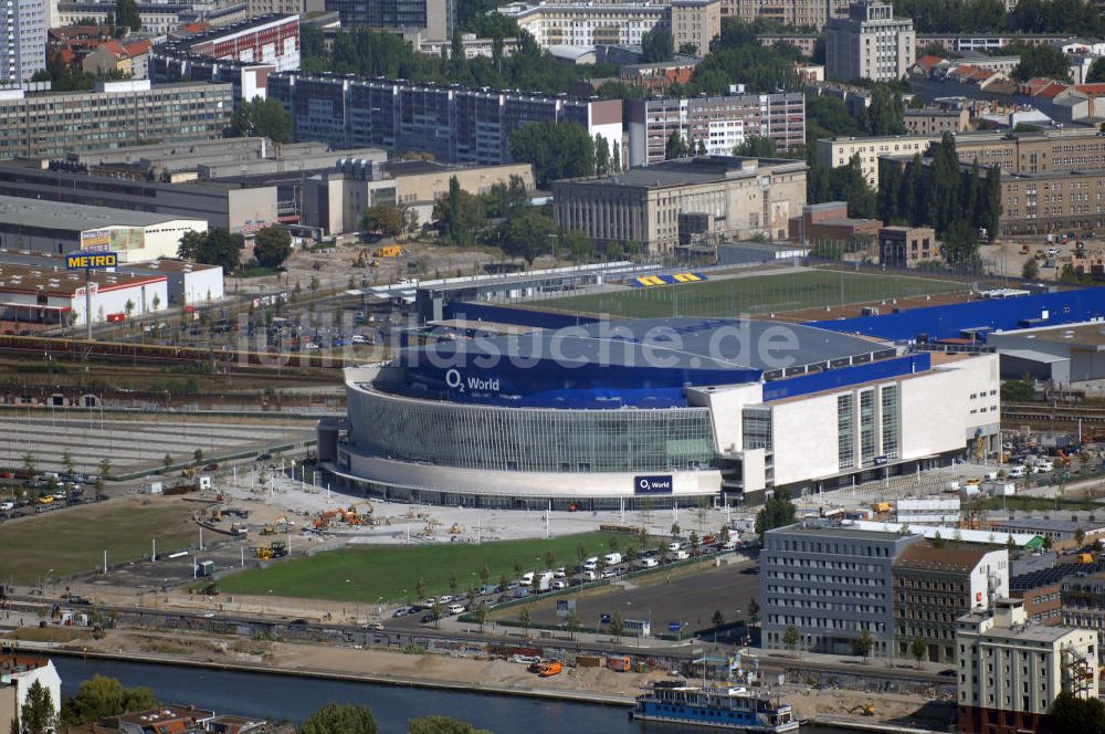 Berlin aus der Vogelperspektive: Blick auf die o2 - Veranstaltungsarena in Berlin - Friedrichshain