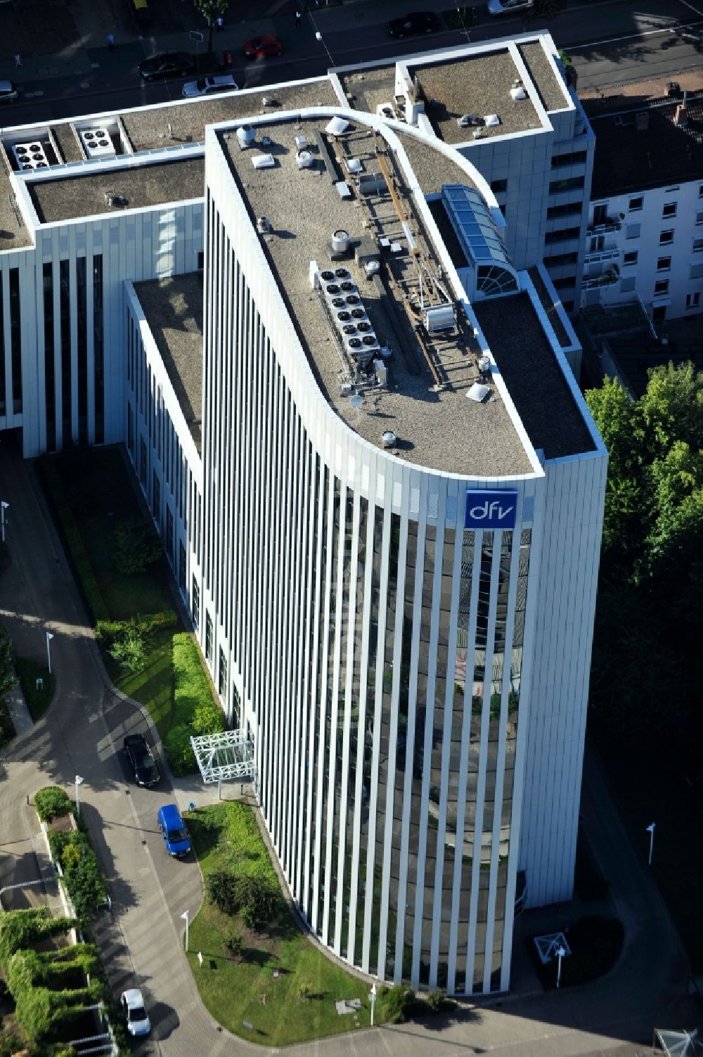 Frankfurt am Main von oben - Blick auf das Verlagsgebäude dfv in Frankfurt am Main im Bundesland Hessen