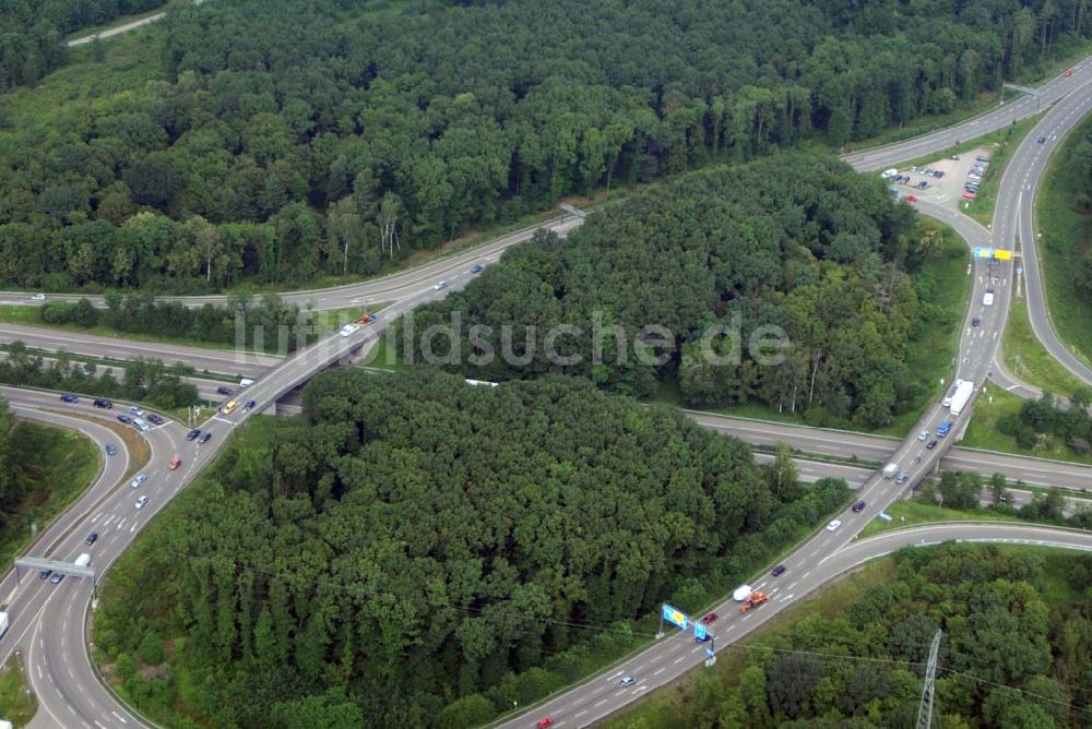 Baden-Baden von oben - Blick auf den Verlauf der BAB A5 zwischen dem AA Offenburg nordwärts bis zum AA Baden-Baden