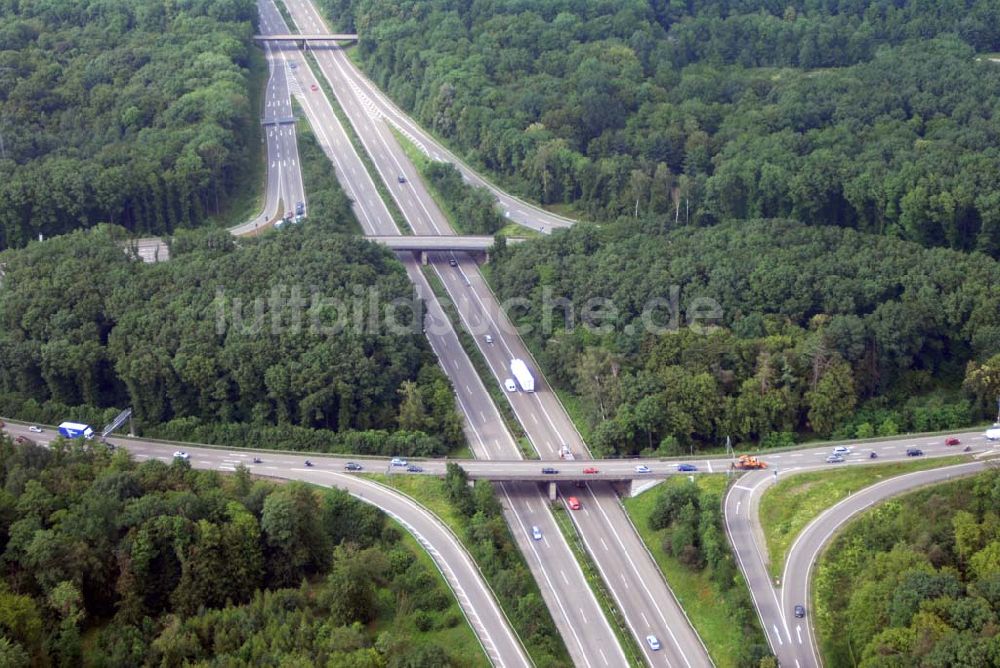 Baden-Baden aus der Vogelperspektive: Blick auf den Verlauf der BAB A5 zwischen dem AA Offenburg nordwärts bis zum AA Baden-Baden