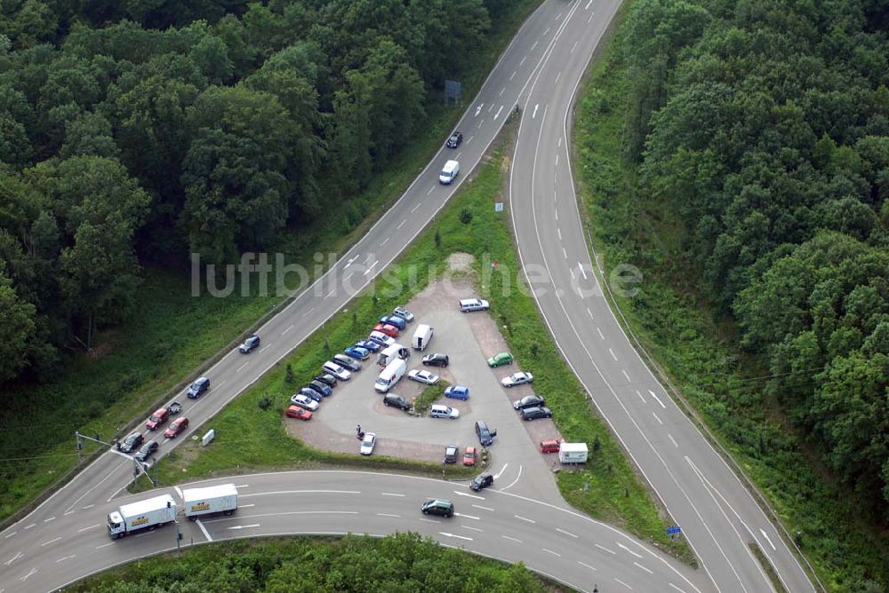 Baden-Baden von oben - Blick auf den Verlauf der BAB A5 zwischen dem AA Offenburg nordwärts bis zum AA Baden-Baden