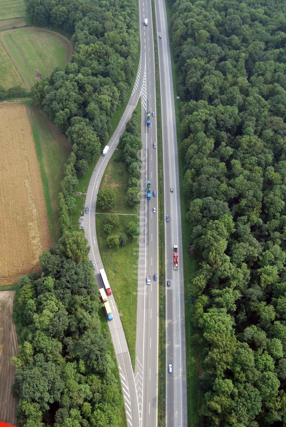 Luftaufnahme Baden-Baden - Blick auf den Verlauf der BAB A5 zwischen dem AA Offenburg nordwärts bis zum AA Baden-Baden