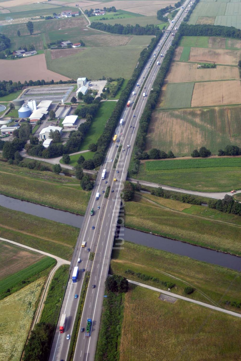 Baden-Baden aus der Vogelperspektive: Blick auf den Verlauf der BAB A5 zwischen dem AA Offenburg nordwärts bis zum AA Baden-Baden