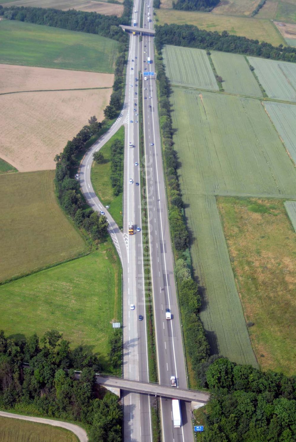 Baden-Baden aus der Vogelperspektive: Blick auf den Verlauf der BAB A5 zwischen dem AA Offenburg nordwärts bis zum AA Baden-Baden