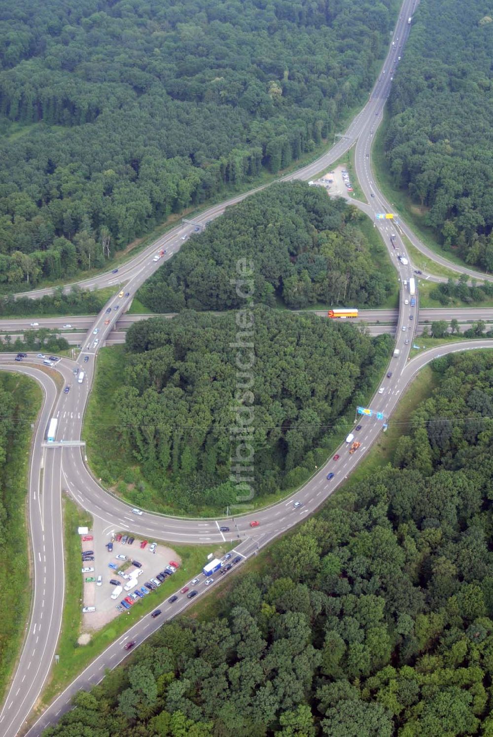 Baden-Baden von oben - Blick auf den Verlauf der BAB A5 zwischen dem AA Offenburg nordwärts bis zum AA Baden-Baden