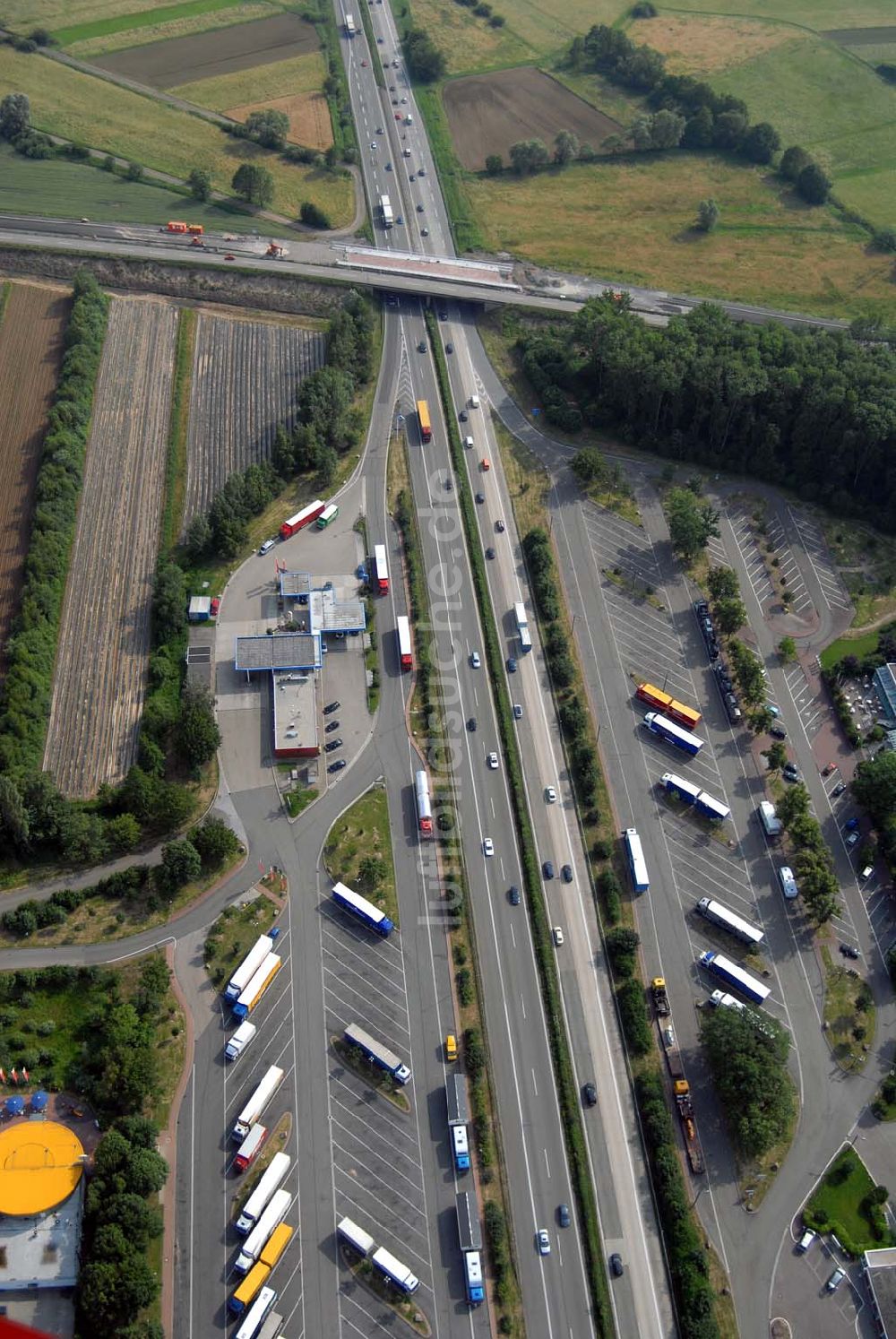 Luftaufnahme Baden-Baden - Blick auf den Verlauf der BAB A5 zwischen dem AA Offenburg nordwärts bis zum AA Baden-Baden