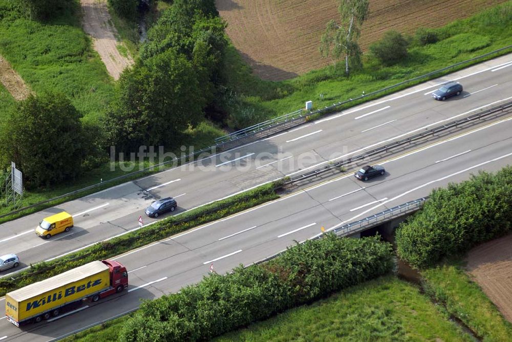 Luftbild Baden-Baden - Blick auf den Verlauf der BAB A5 zwischen dem AA Offenburg nordwärts bis zum AA Baden-Baden