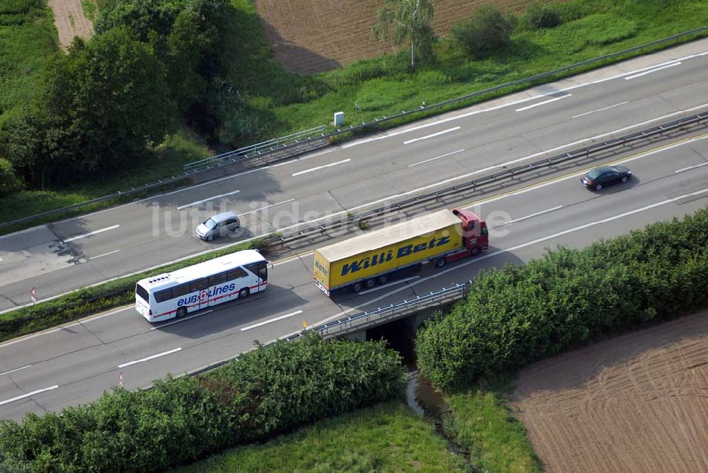 Luftaufnahme Baden-Baden - Blick auf den Verlauf der BAB A5 zwischen dem AA Offenburg nordwärts bis zum AA Baden-Baden