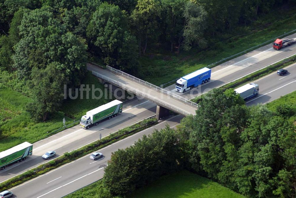 Baden-Baden von oben - Blick auf den Verlauf der BAB A5 zwischen dem AA Offenburg nordwärts bis zum AA Baden-Baden