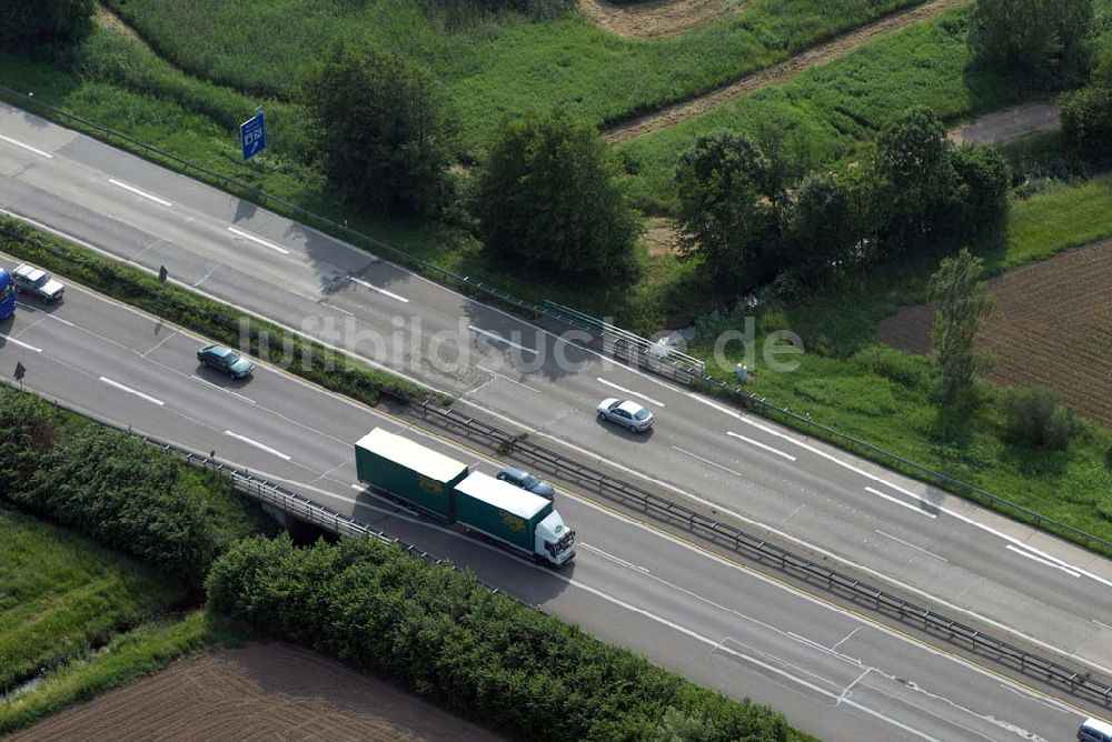 Luftbild Baden-Baden - Blick auf den Verlauf der BAB A5 zwischen dem AA Offenburg nordwärts bis zum AA Baden-Baden