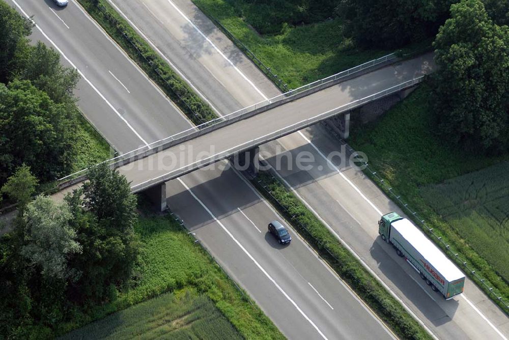 Baden-Baden von oben - Blick auf den Verlauf der BAB A5 zwischen dem AA Offenburg nordwärts bis zum AA Baden-Baden