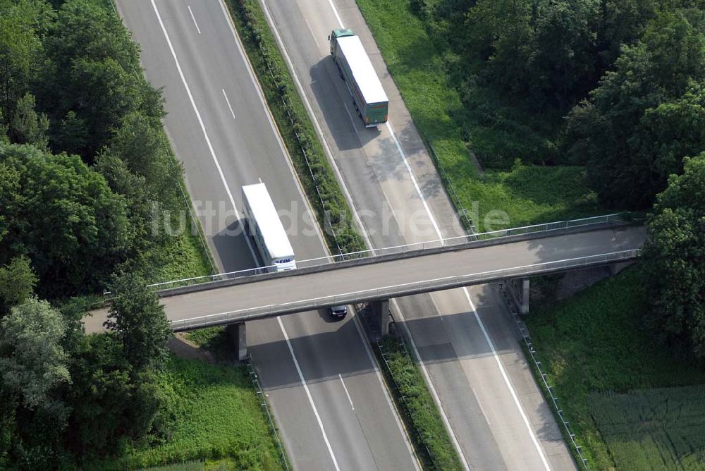 Baden-Baden aus der Vogelperspektive: Blick auf den Verlauf der BAB A5 zwischen dem AA Offenburg nordwärts bis zum AA Baden-Baden