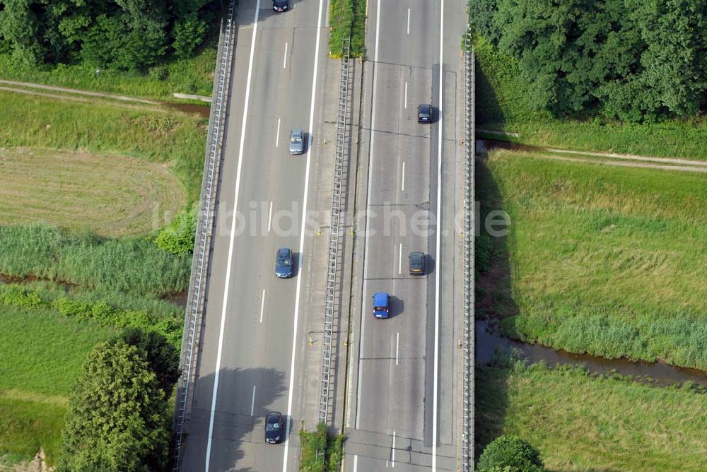 Baden-Baden von oben - Blick auf den Verlauf der BAB A5 zwischen dem AA Offenburg nordwärts bis zum AA Baden-Baden