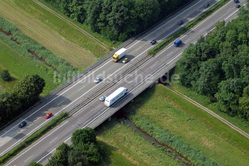 Luftbild Baden-Baden - Blick auf den Verlauf der BAB A5 zwischen dem AA Offenburg nordwärts bis zum AA Baden-Baden