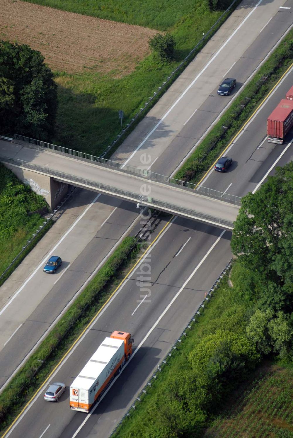 Baden-Baden aus der Vogelperspektive: Blick auf den Verlauf der BAB A5 zwischen dem AA Offenburg nordwärts bis zum AA Baden-Baden