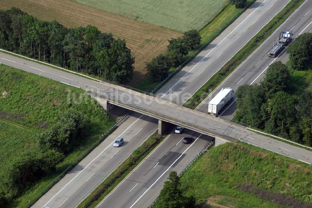 Luftaufnahme Baden-Baden - Blick auf den Verlauf der BAB A5 zwischen dem AA Offenburg nordwärts bis zum AA Baden-Baden