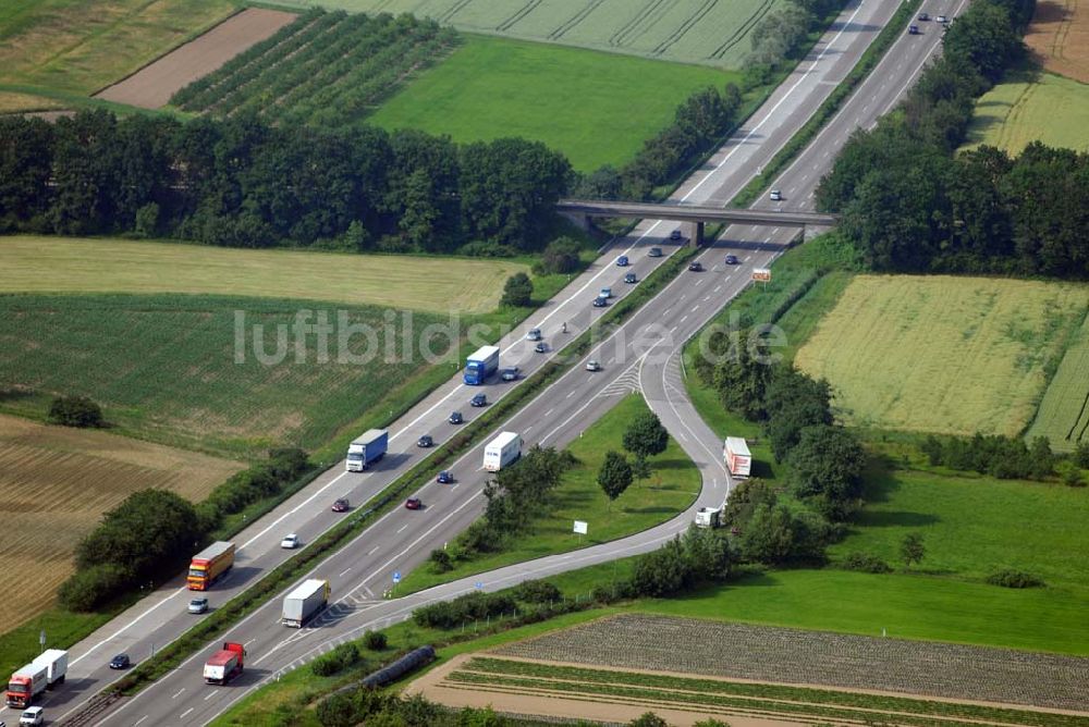 Baden-Baden von oben - Blick auf den Verlauf der BAB A5 zwischen dem AA Offenburg nordwärts bis zum AA Baden-Baden