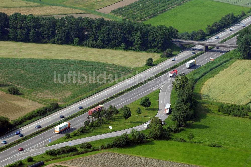 Luftbild Baden-Baden - Blick auf den Verlauf der BAB A5 zwischen dem AA Offenburg nordwärts bis zum AA Baden-Baden