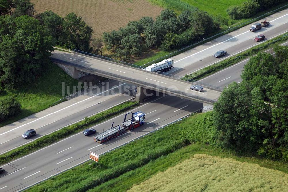 Baden-Baden von oben - Blick auf den Verlauf der BAB A5 zwischen dem AA Offenburg nordwärts bis zum AA Baden-Baden