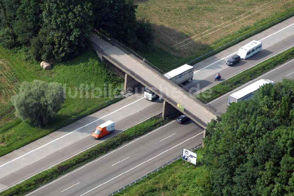 Baden-Baden von oben - Blick auf den Verlauf der BAB A5 zwischen dem AA Offenburg nordwärts bis zum AA Baden-Baden