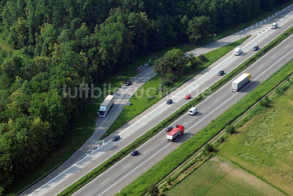 Baden-Baden aus der Vogelperspektive: Blick auf den Verlauf der BAB A5 zwischen dem AA Offenburg nordwärts bis zum AA Baden-Baden