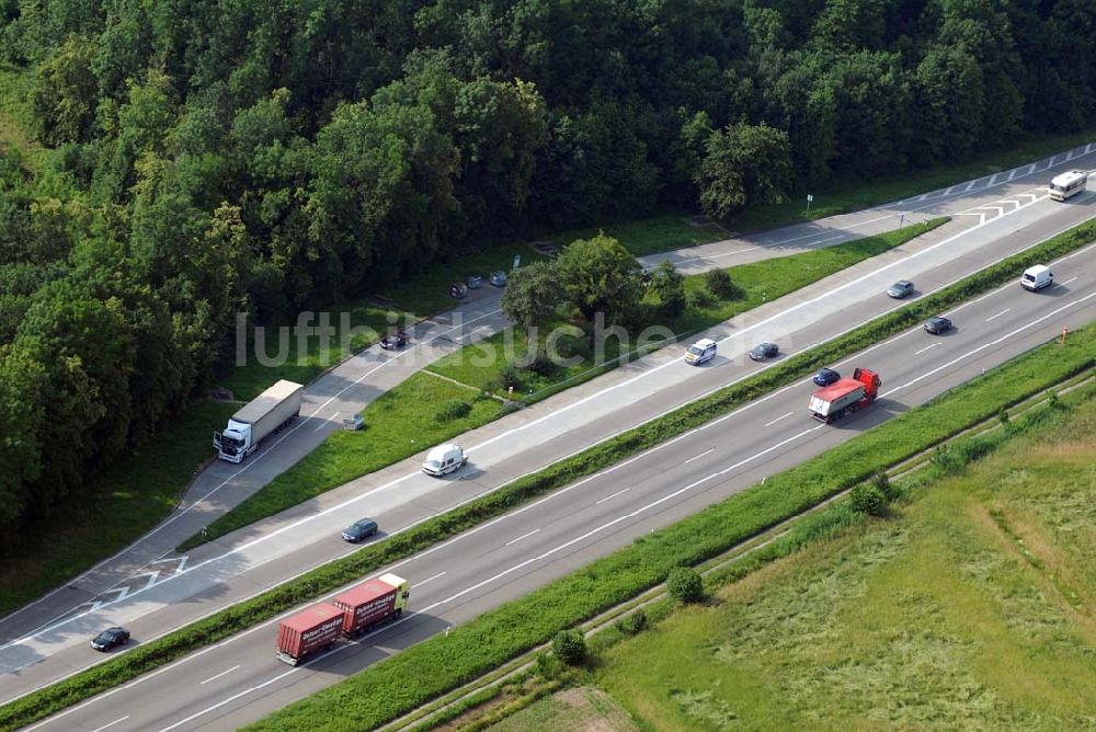 Luftbild Baden-Baden - Blick auf den Verlauf der BAB A5 zwischen dem AA Offenburg nordwärts bis zum AA Baden-Baden