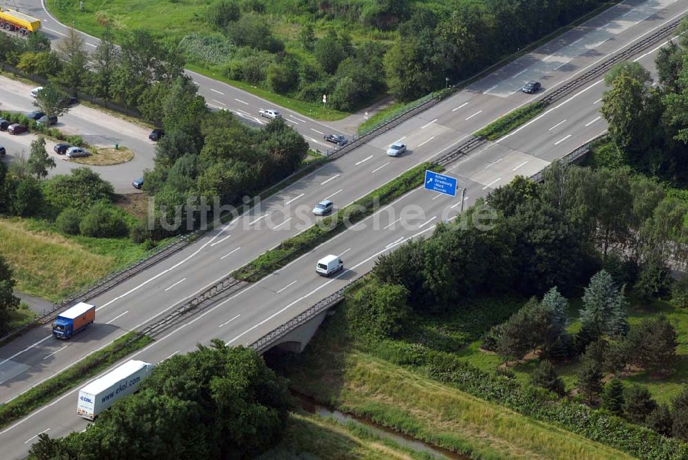 Luftbild Baden-Baden - Blick auf den Verlauf der BAB A5 zwischen dem AA Offenburg nordwärts bis zum AA Baden-Baden