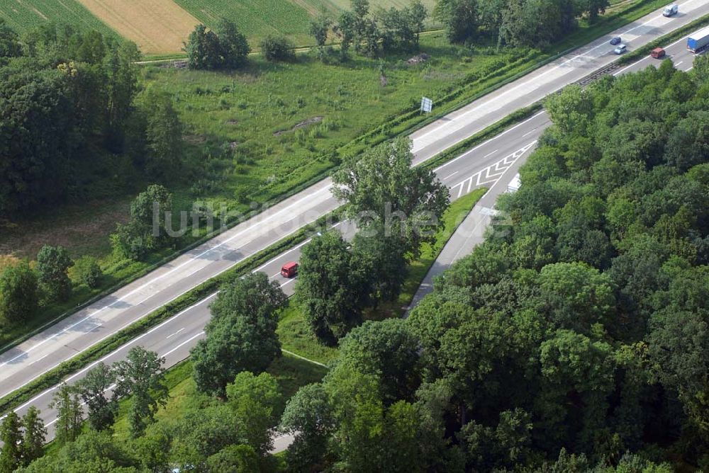 Baden-Baden von oben - Blick auf den Verlauf der BAB A5 zwischen dem AA Offenburg nordwärts bis zum AA Baden-Baden