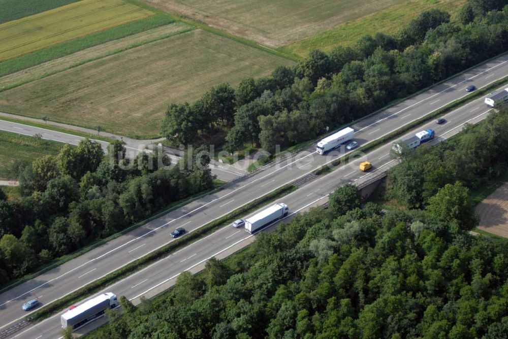 Baden-Baden aus der Vogelperspektive: Blick auf den Verlauf der BAB A5 zwischen dem AA Offenburg nordwärts bis zum AA Baden-Baden