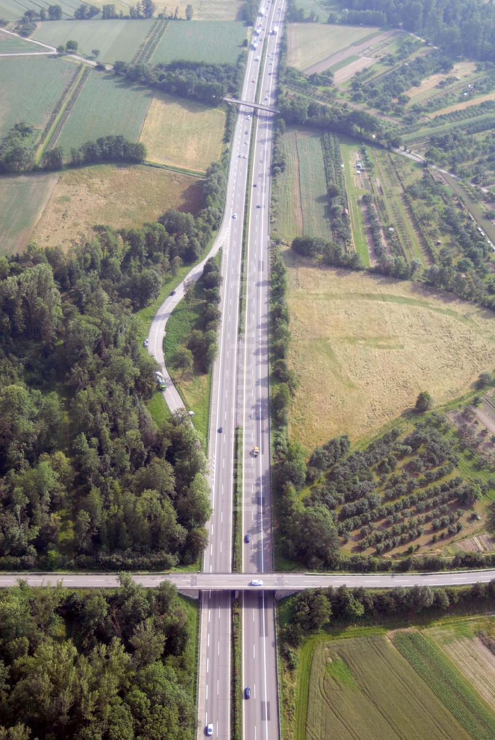 Baden-Baden von oben - Blick auf den Verlauf der BAB A5 zwischen dem AA Offenburg nordwärts bis zum AA Baden-Baden