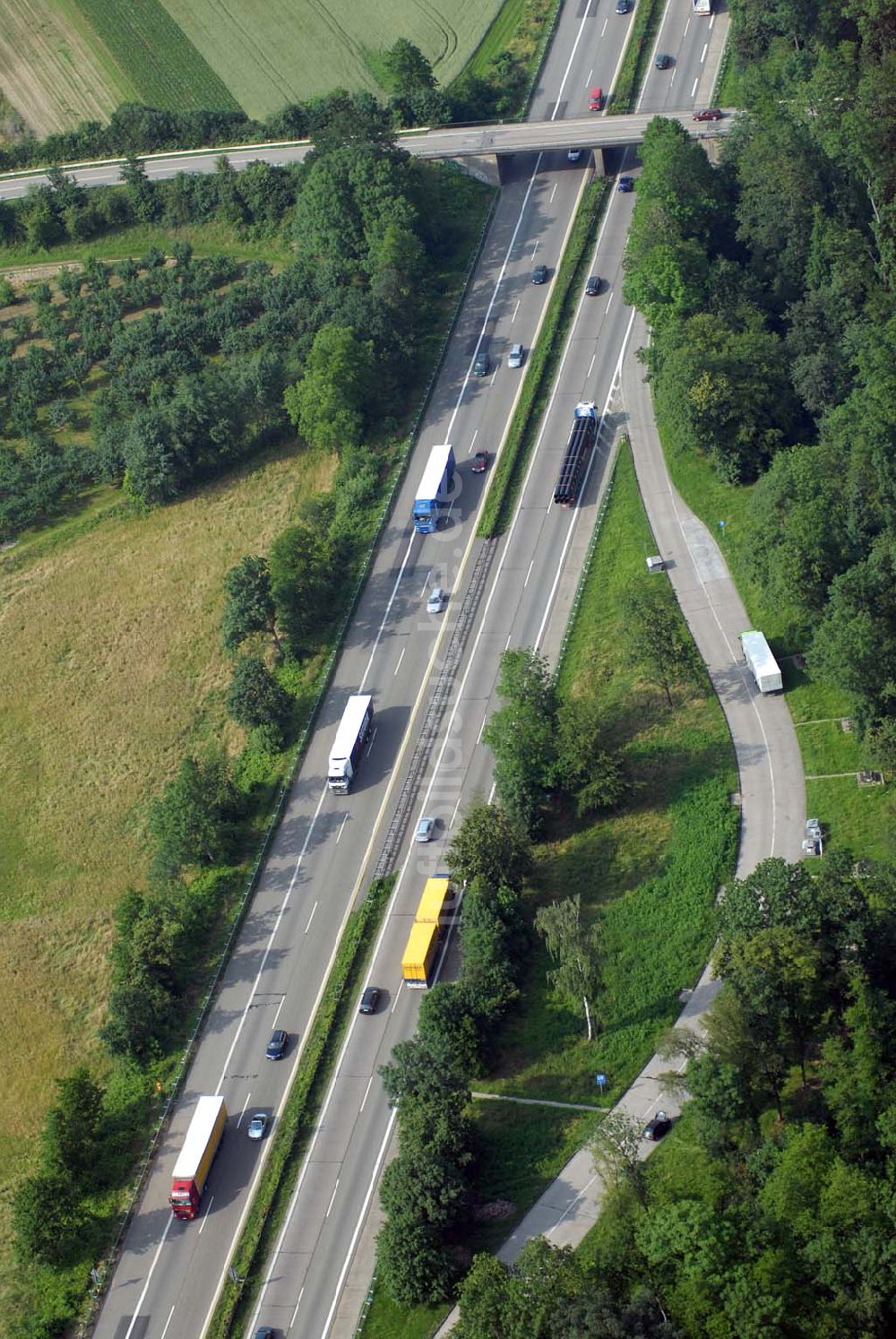 Luftaufnahme Baden-Baden - Blick auf den Verlauf der BAB A5 zwischen dem AA Offenburg nordwärts bis zum AA Baden-Baden