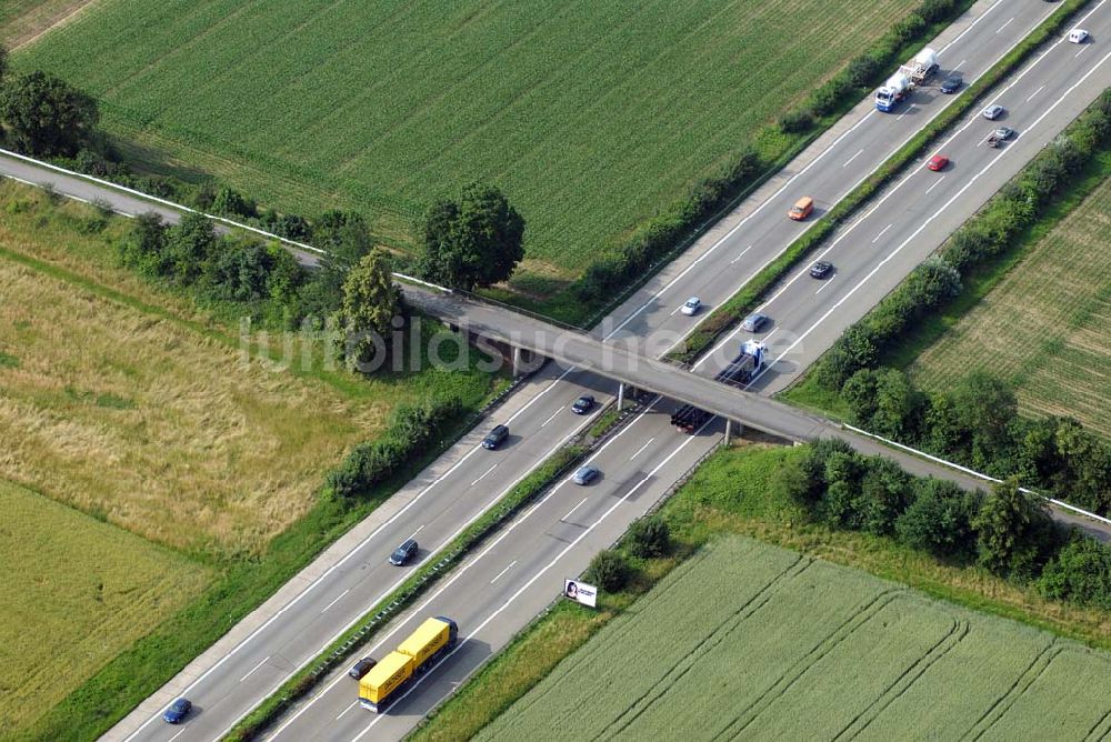 Luftbild Baden-Baden - Blick auf den Verlauf der BAB A5 zwischen dem AA Offenburg nordwärts bis zum AA Baden-Baden