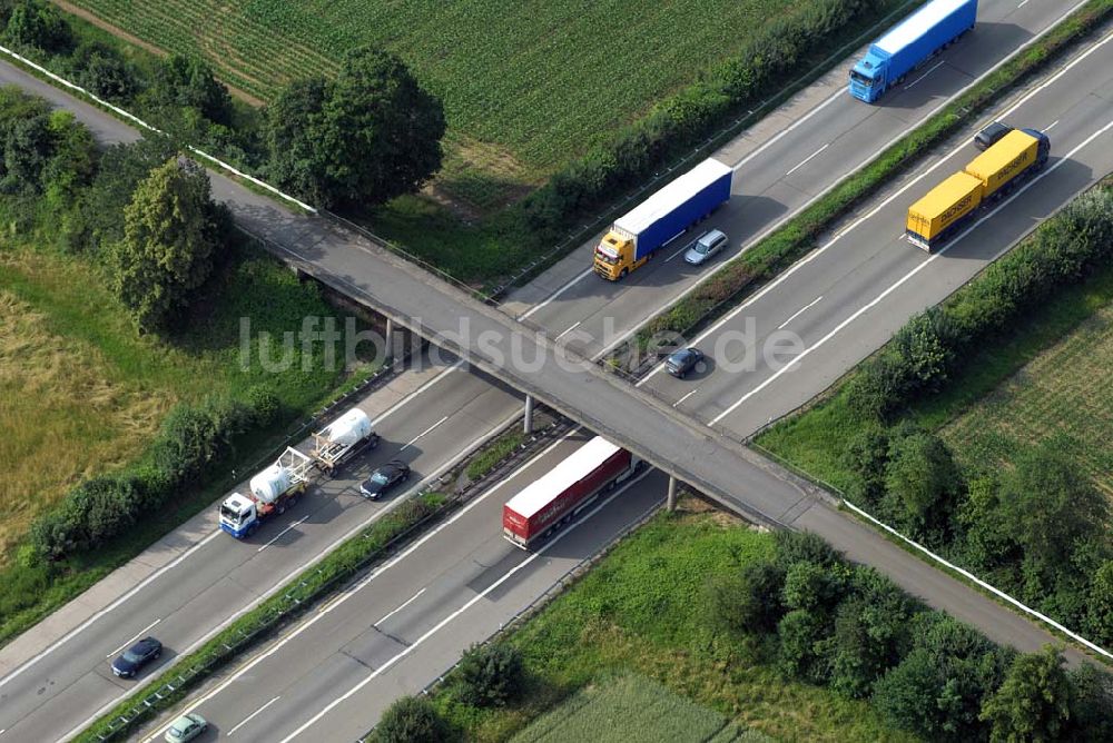 Luftaufnahme Baden-Baden - Blick auf den Verlauf der BAB A5 zwischen dem AA Offenburg nordwärts bis zum AA Baden-Baden