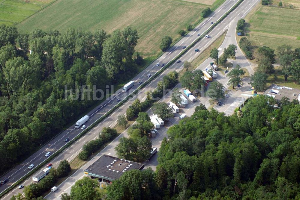 Baden-Baden von oben - Blick auf den Verlauf der BAB A5 zwischen dem AA Offenburg nordwärts bis zum AA Baden-Baden