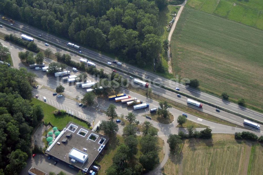 Baden-Baden aus der Vogelperspektive: Blick auf den Verlauf der BAB A5 zwischen dem AA Offenburg nordwärts bis zum AA Baden-Baden