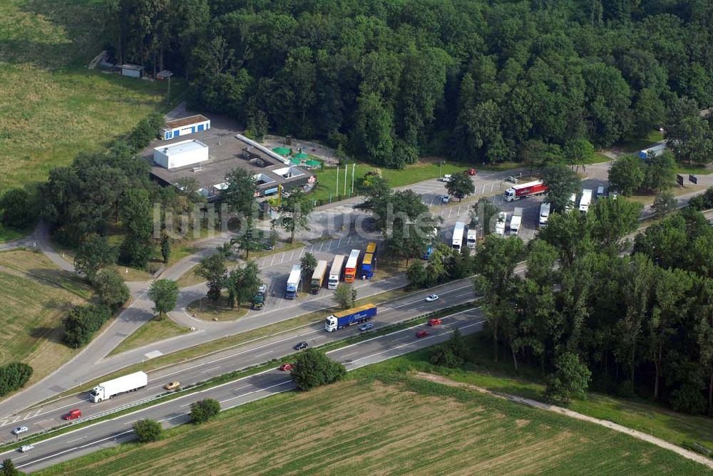 Baden-Baden von oben - Blick auf den Verlauf der BAB A5 zwischen dem AA Offenburg nordwärts bis zum AA Baden-Baden