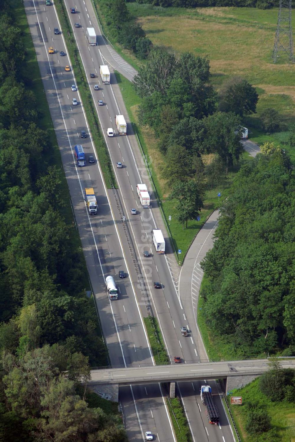 Baden-Baden aus der Vogelperspektive: Blick auf den Verlauf der BAB A5 zwischen dem AA Offenburg nordwärts bis zum AA Baden-Baden